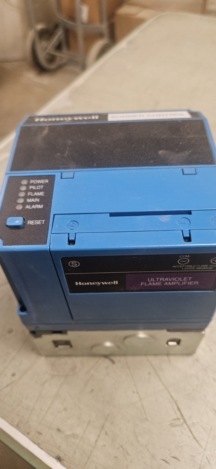 Honeywell RM7890A1015 Burner Control 120V & Honeywell Q7800B1003