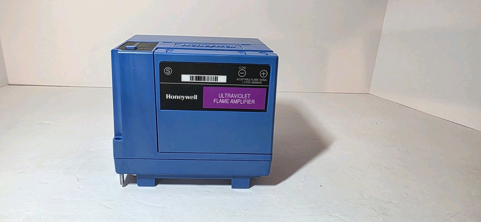 Honeywell RM7896C1010 On-Off Primary Burner Control w/ Pre & Post Purge