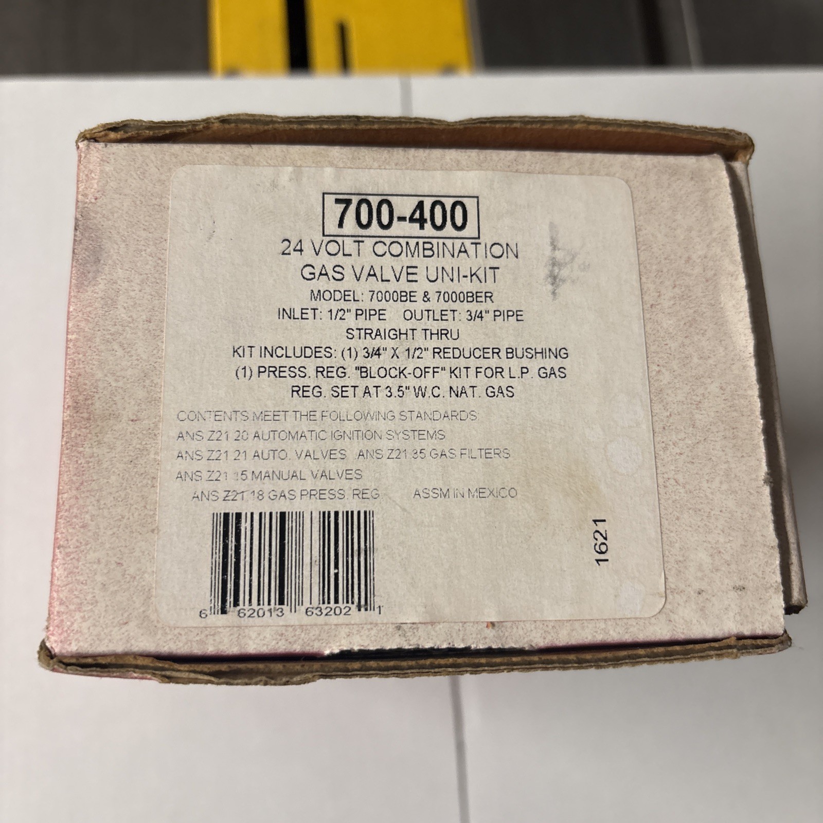 Robertshaw 700-400 1/2in x 3/4in Combination Gas Valve, 24 Volt