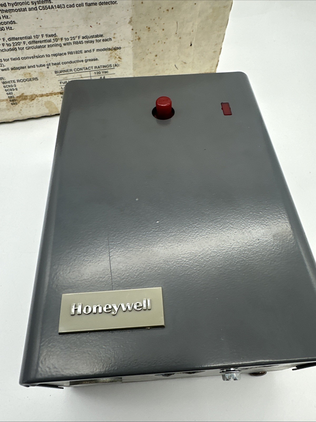 R8182D1079 Honeywell protectorelay control oil burner hydronic boiler UNTESTED