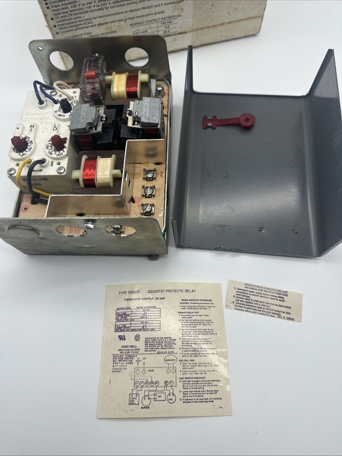 R8182D1079 Honeywell protectorelay control oil burner hydronic boiler UNTESTED