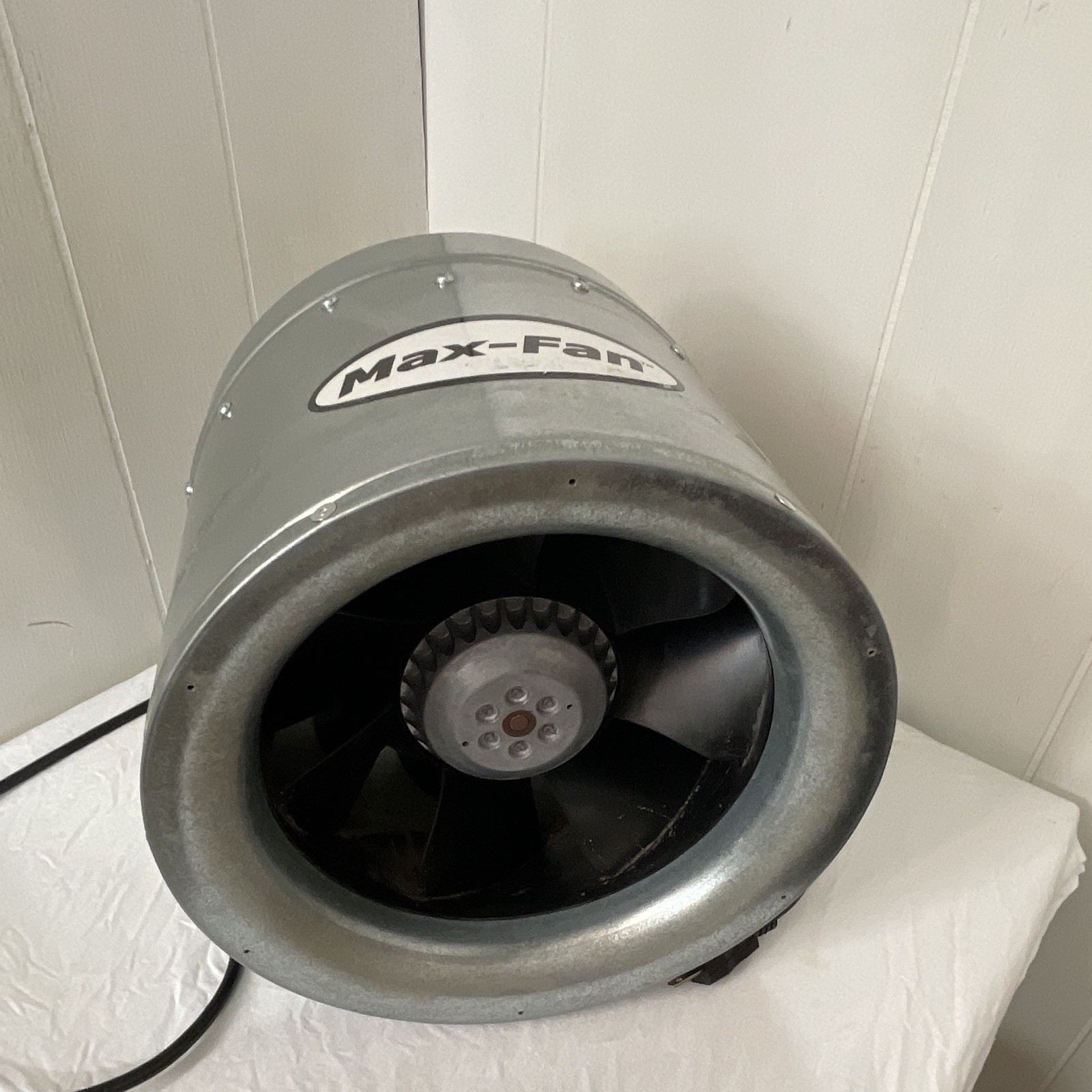 Max-Fan Pro Series 10 in Centrifugal Inline Fan 115V 0.8A 55-85 CFM Silver