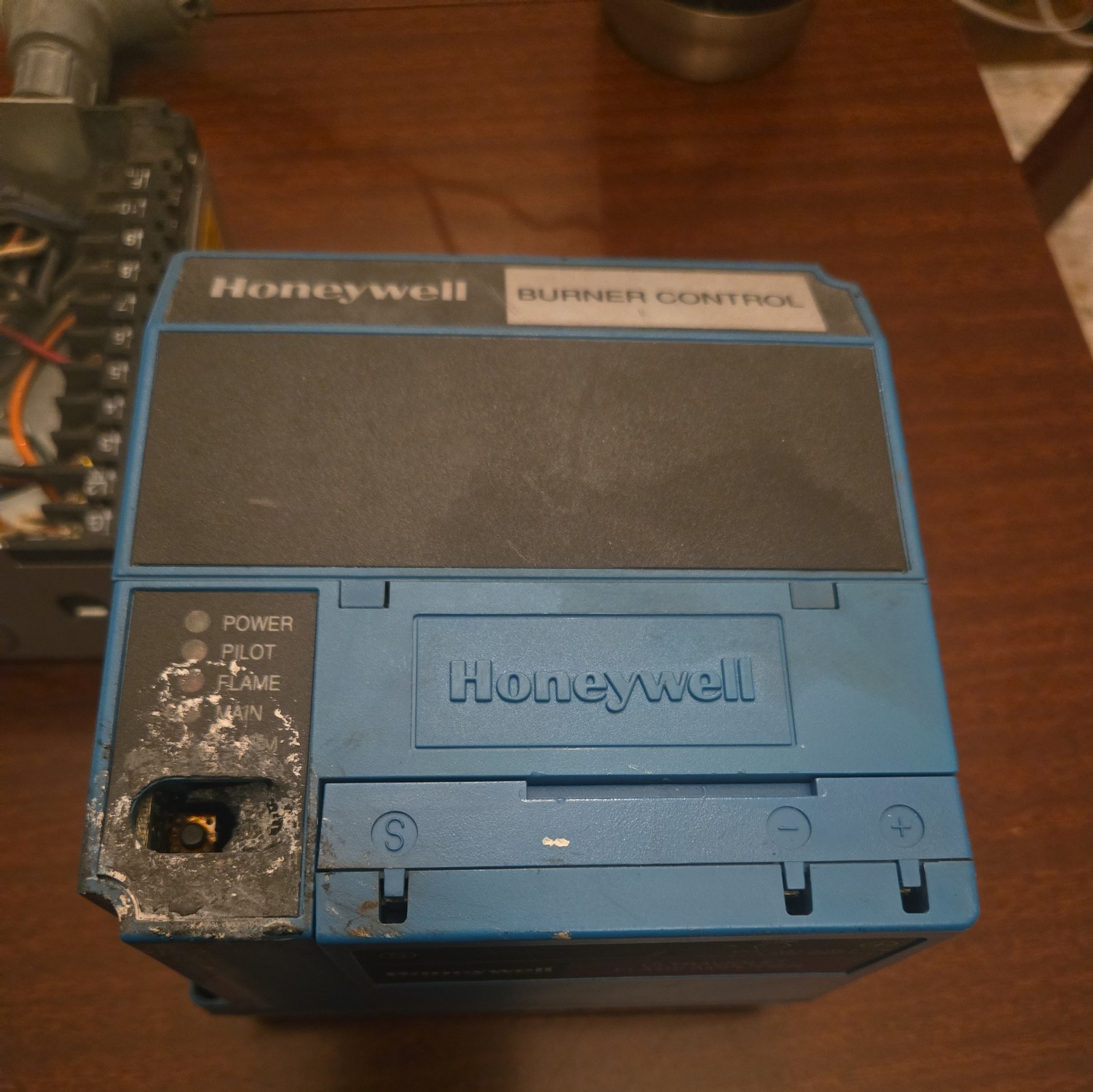 Honeywell Burner Control RM7890 A1015 0706J88757 Flame Amplifier “look below”!