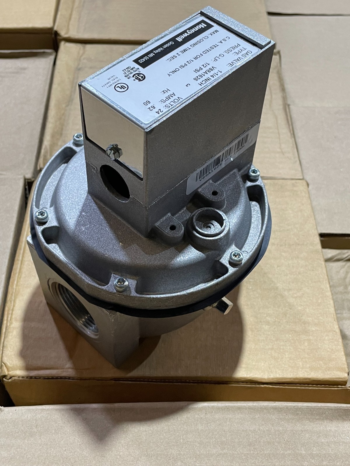 Honeywell V88A-1683-3 Diaphragm Gas Valve 24V, .62AMP, 1 1/4″ NPT 1PSI New/Open