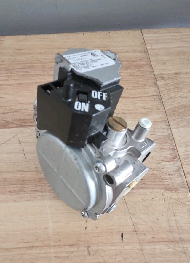 White-Rodgers 36G22-510 Gas Valve 24V 50/60 Hz .280A Max Press 1/2 Psi USED