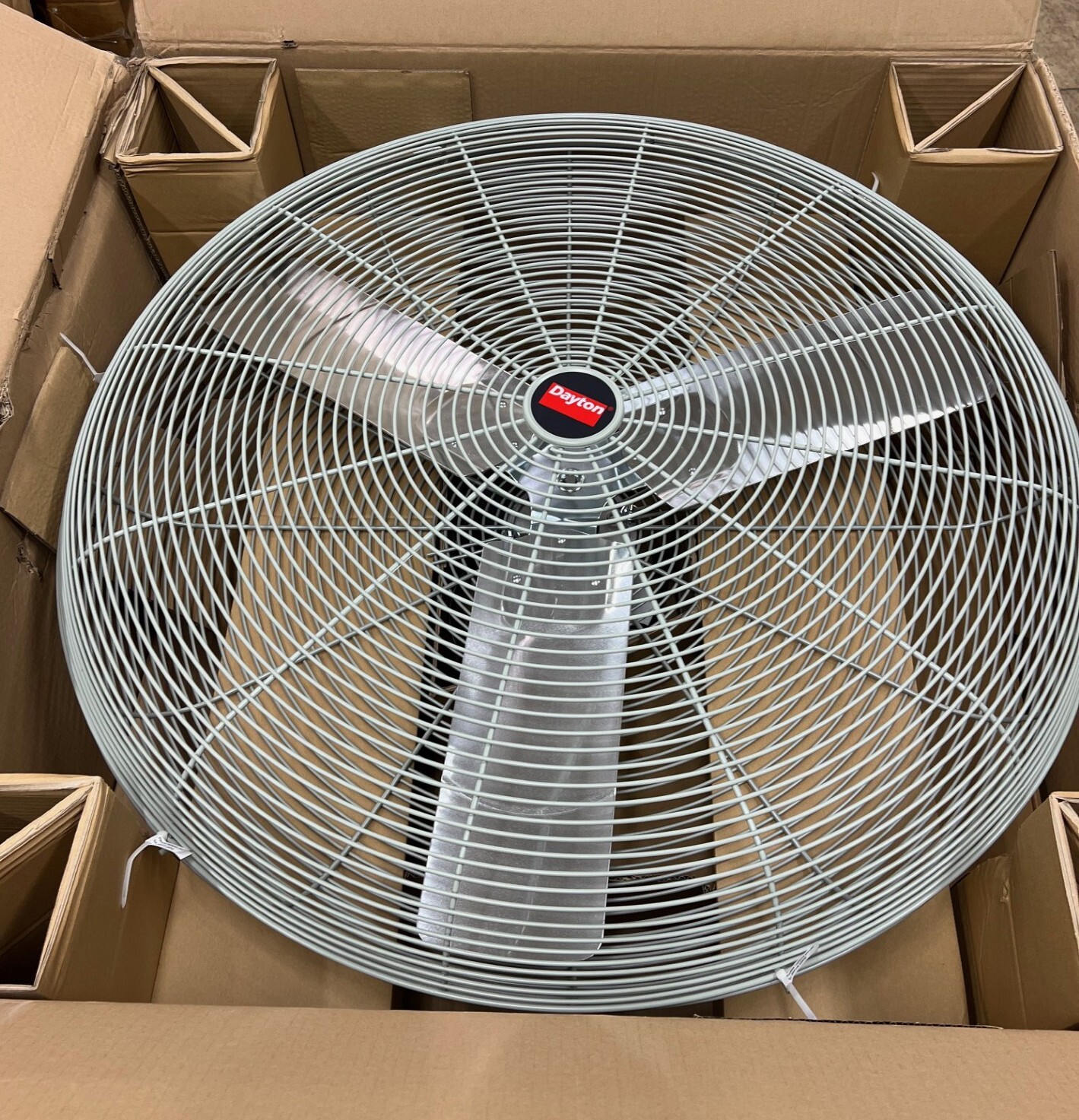 DAYTON 3PEG9 INDUSTRIAL FAN, 36″ BLADE DIA., 115V AC, 1-PHASE, 1/2 HP, NEW!!