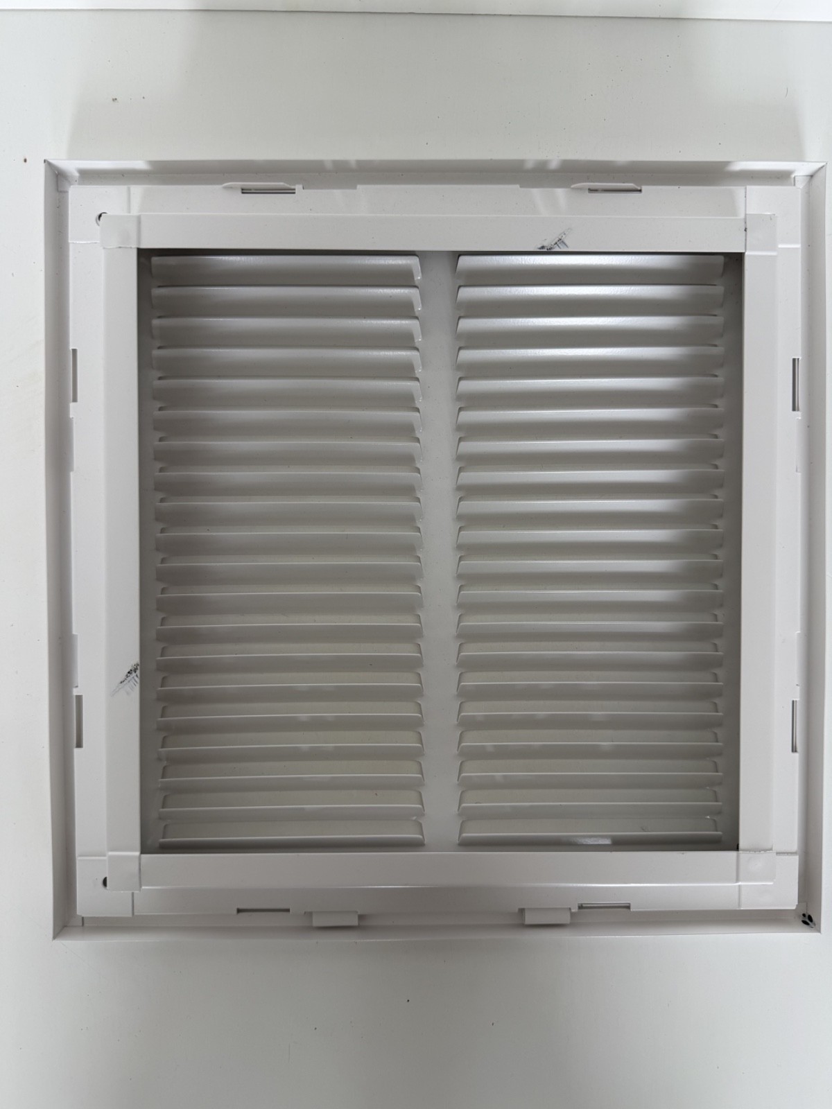 10 in. x 10 in. HART&COOLEY 673101W Return Air Filter Grille 1/2 In. Fin Spacing
