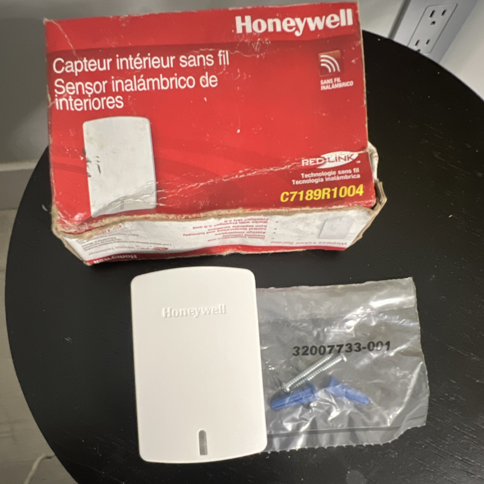 Honeywell Wireless Indoor Remote Sensor C7189R1004 with Mounting Kit