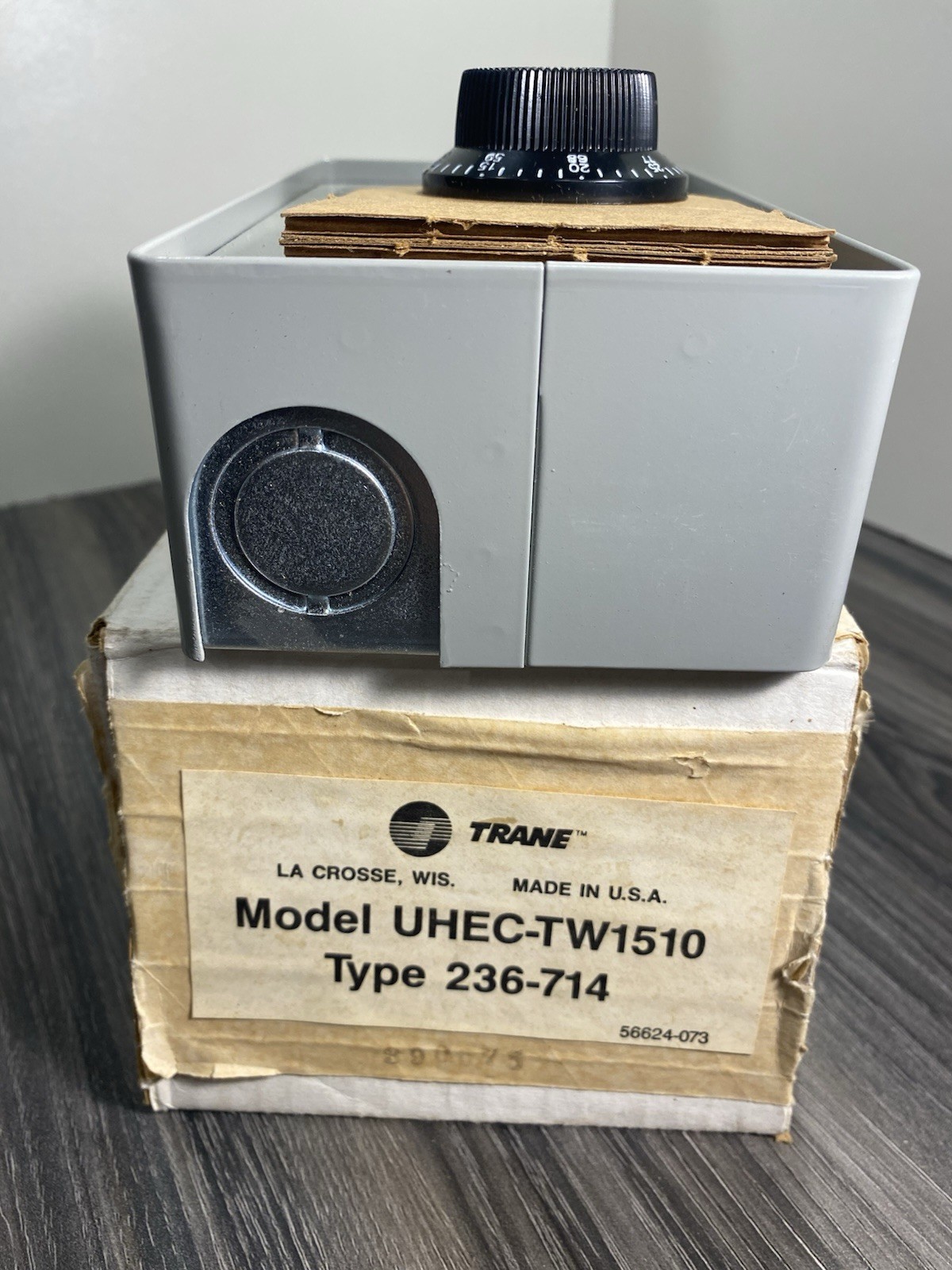 Trane UHEC-TW1510 Line-Voltage Thermostat Type 236-714 P/N 56624-073 25A 277V