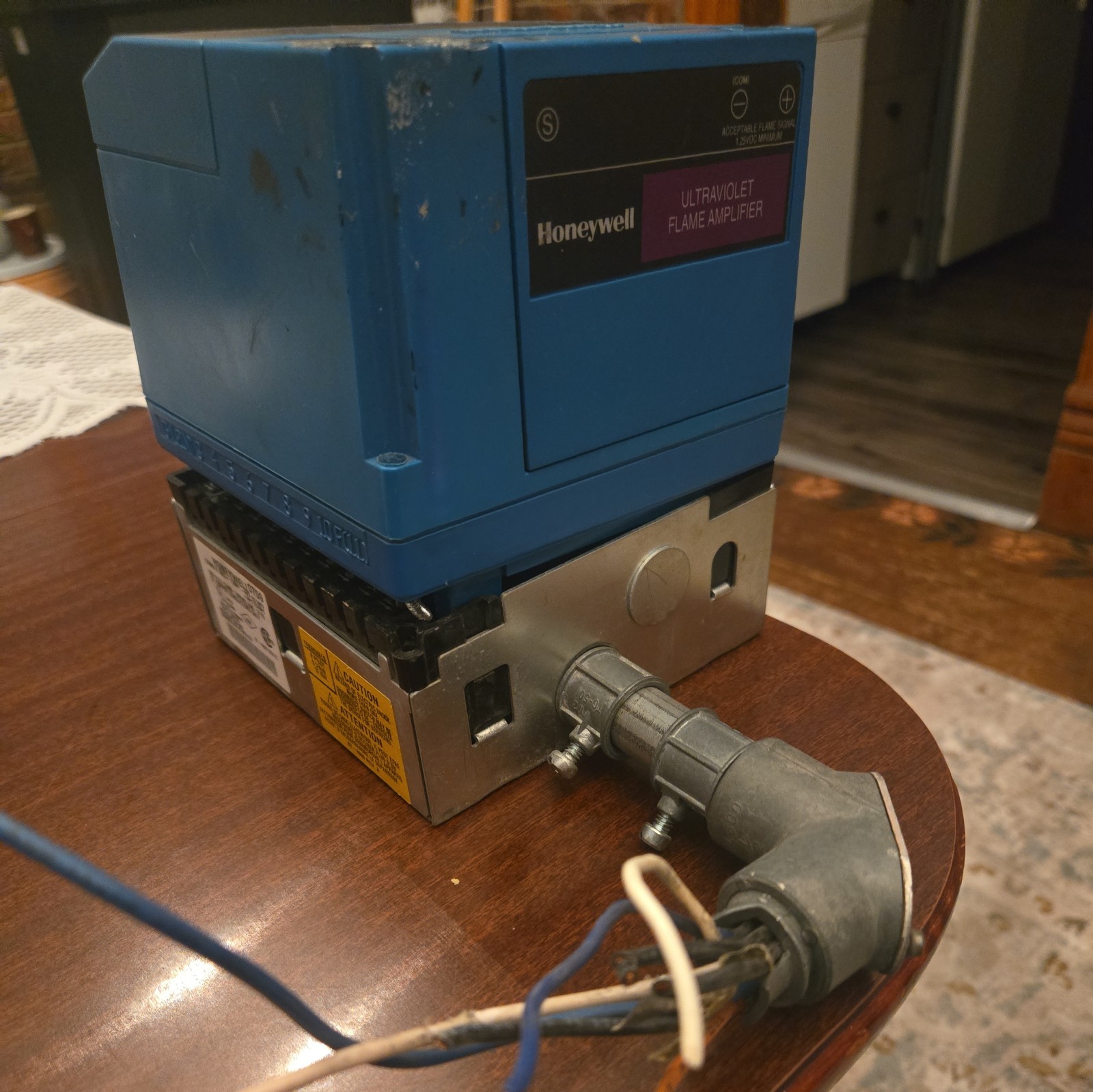 Honeywell Burner Control RM7890 A1015 0706J88757 Flame Amplifier “look below”!