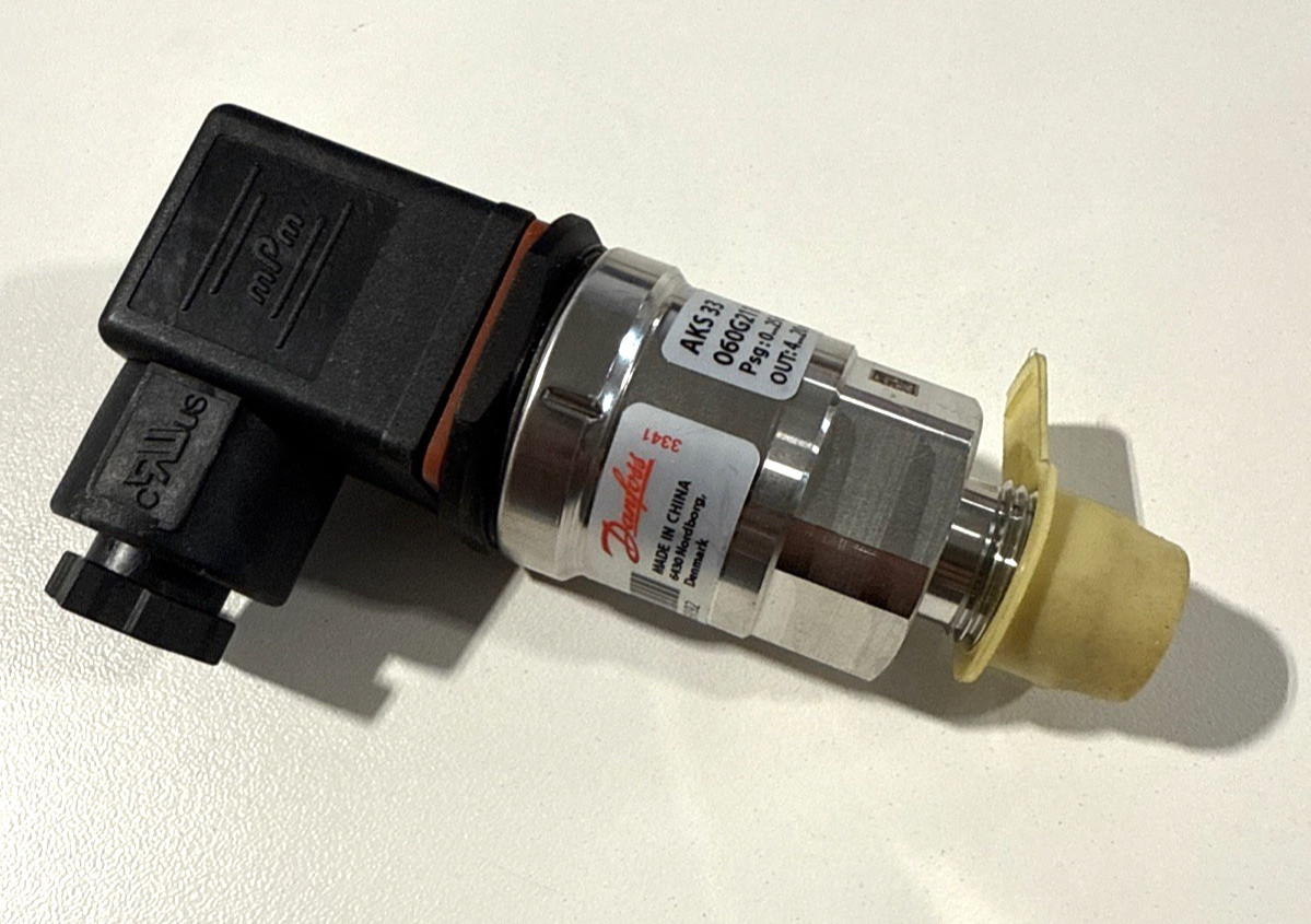 DANFOSS REFRIGERATION 060G2110 Pressure Transmitter AKS 33 (US SELLER) *OEM NEW*