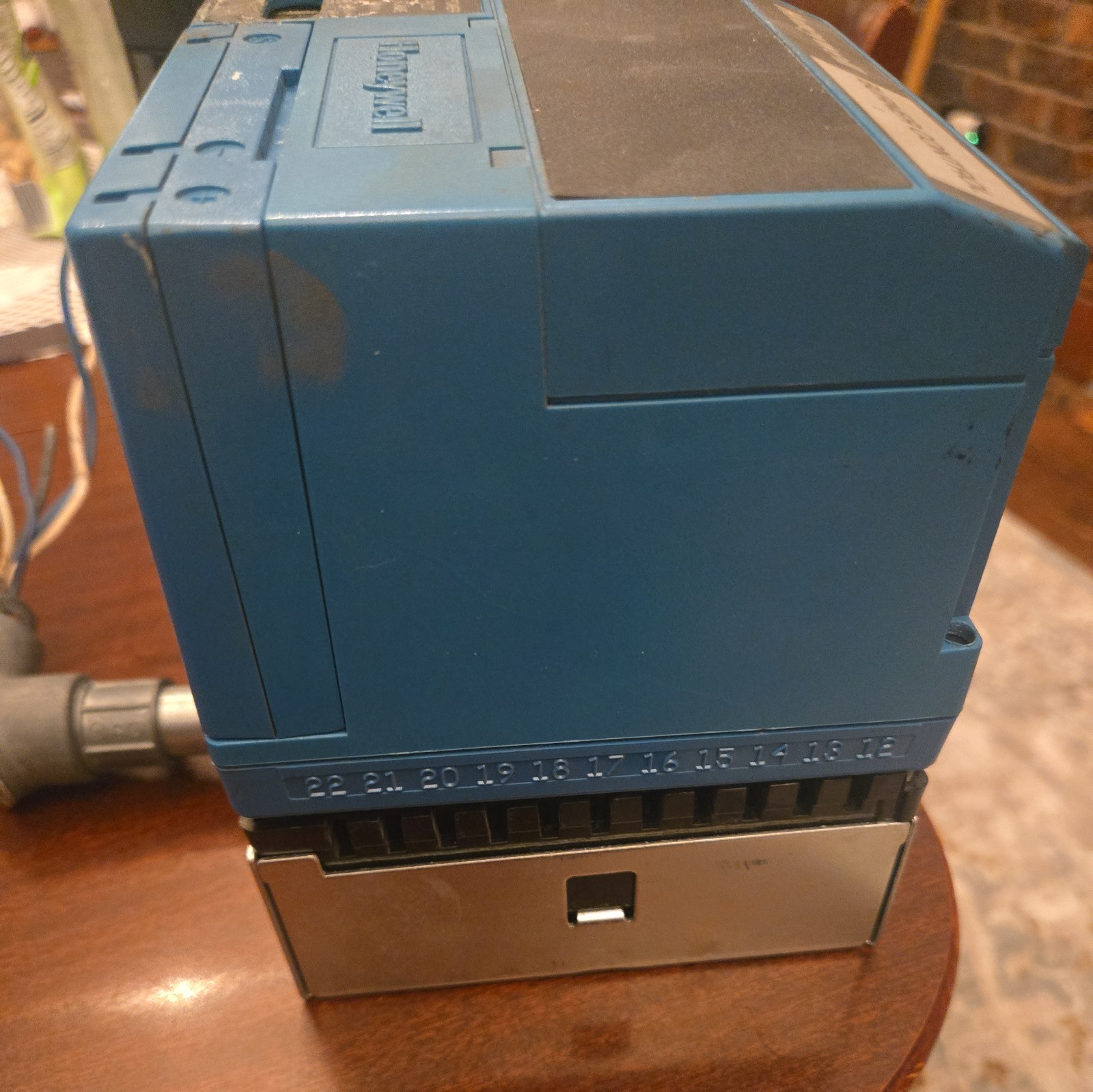 Honeywell Burner Control RM7890 A1015 0706J88757 Flame Amplifier “look below”!