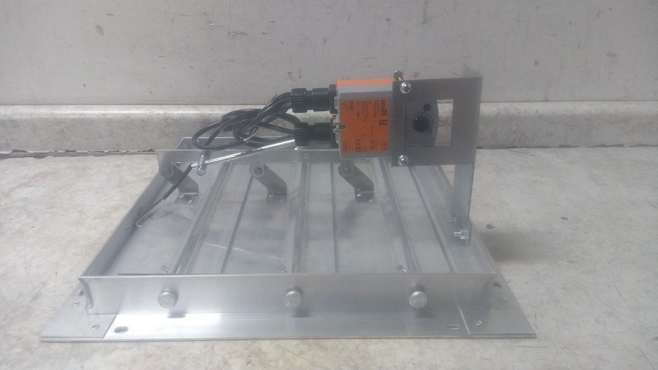 Dayton 4C560 17 In Rough Opening Length/Width 100/240V Motorized Control Damper