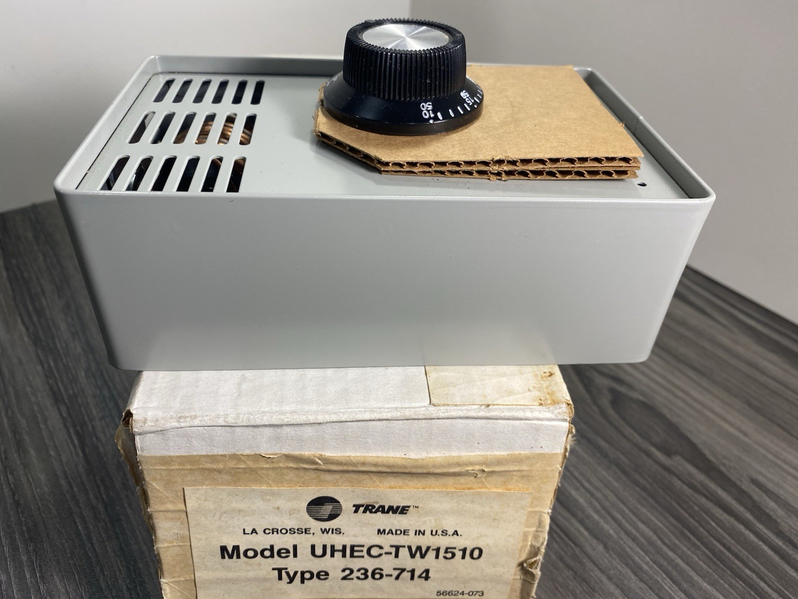 Trane UHEC-TW1510 Line-Voltage Thermostat Type 236-714 P/N 56624-073 25A 277V