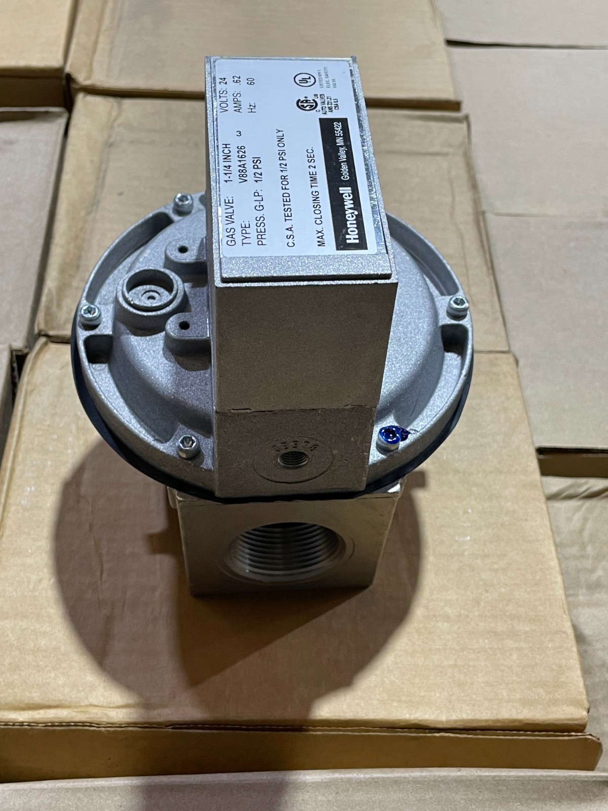 Honeywell V88A-1683-3 Diaphragm Gas Valve 24V, .62AMP, 1 1/4″ NPT 1PSI New/Open
