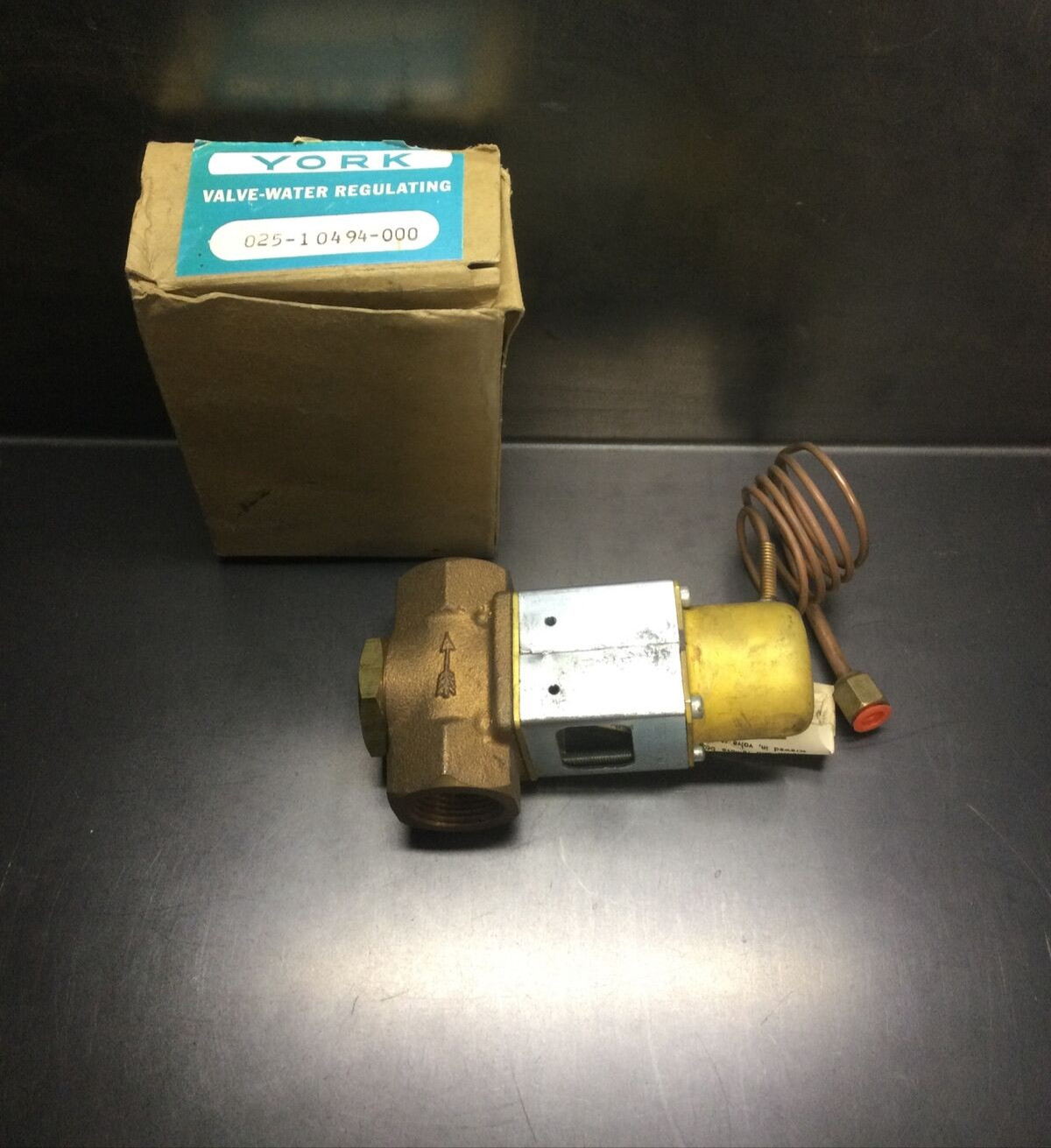 NEW, YORK, 025-10494-000, VALVE, 0-250PSI. (4i-2)