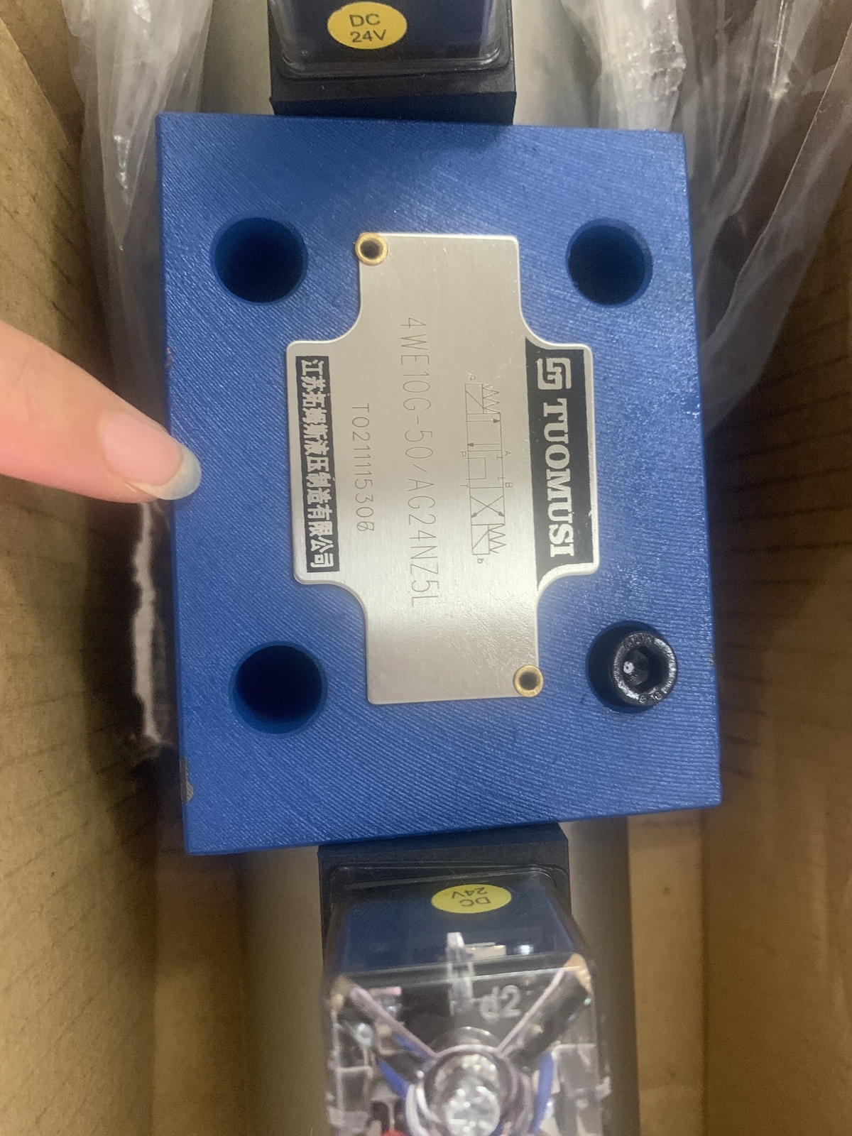 New genuine 4WE10G-50/AG24NZ5L 4WE10G 50/AG24 valve made in China free DHL FedEx