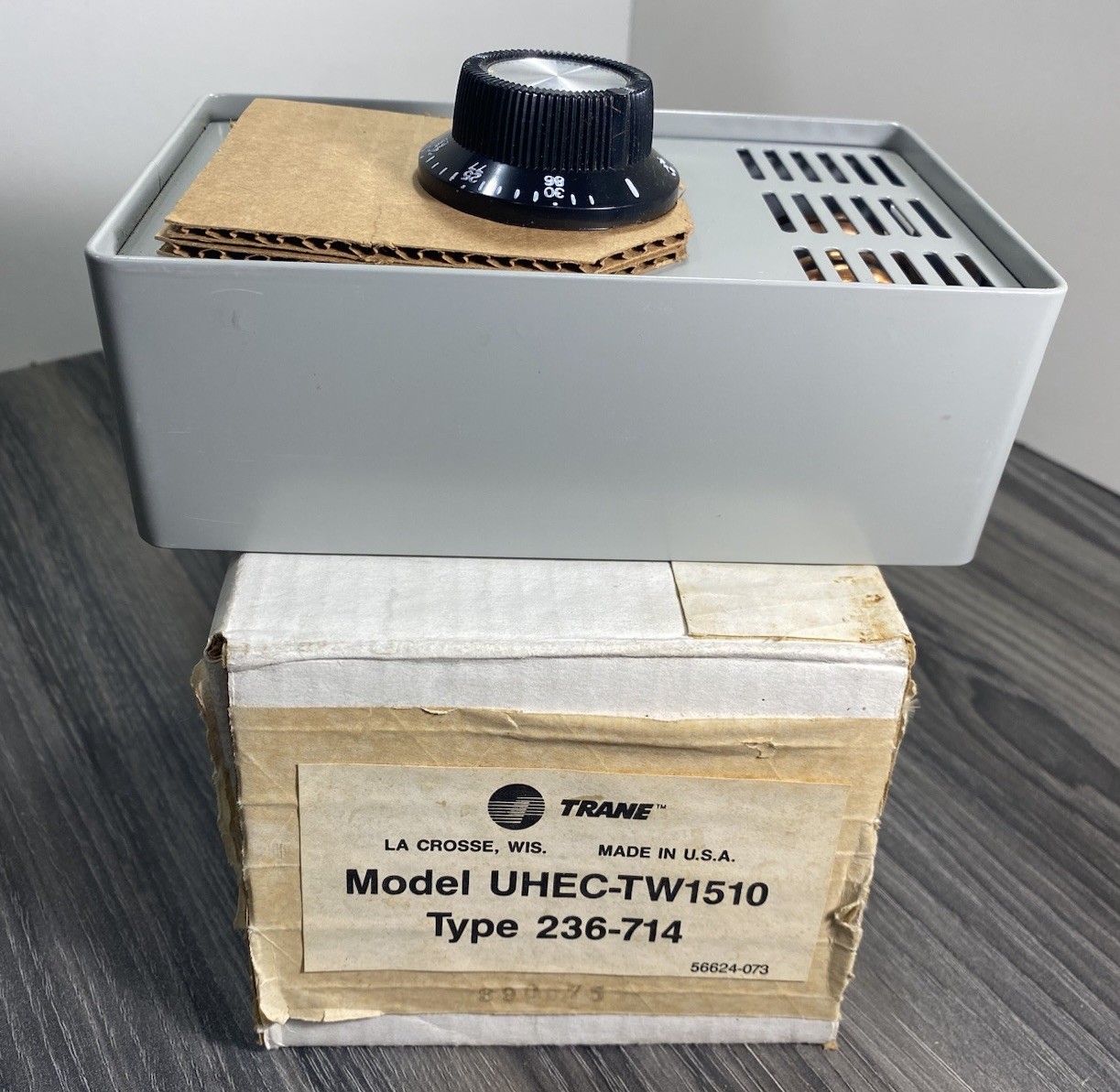 Trane UHEC-TW1510 Line-Voltage Thermostat Type 236-714 P/N 56624-073 25A 277V