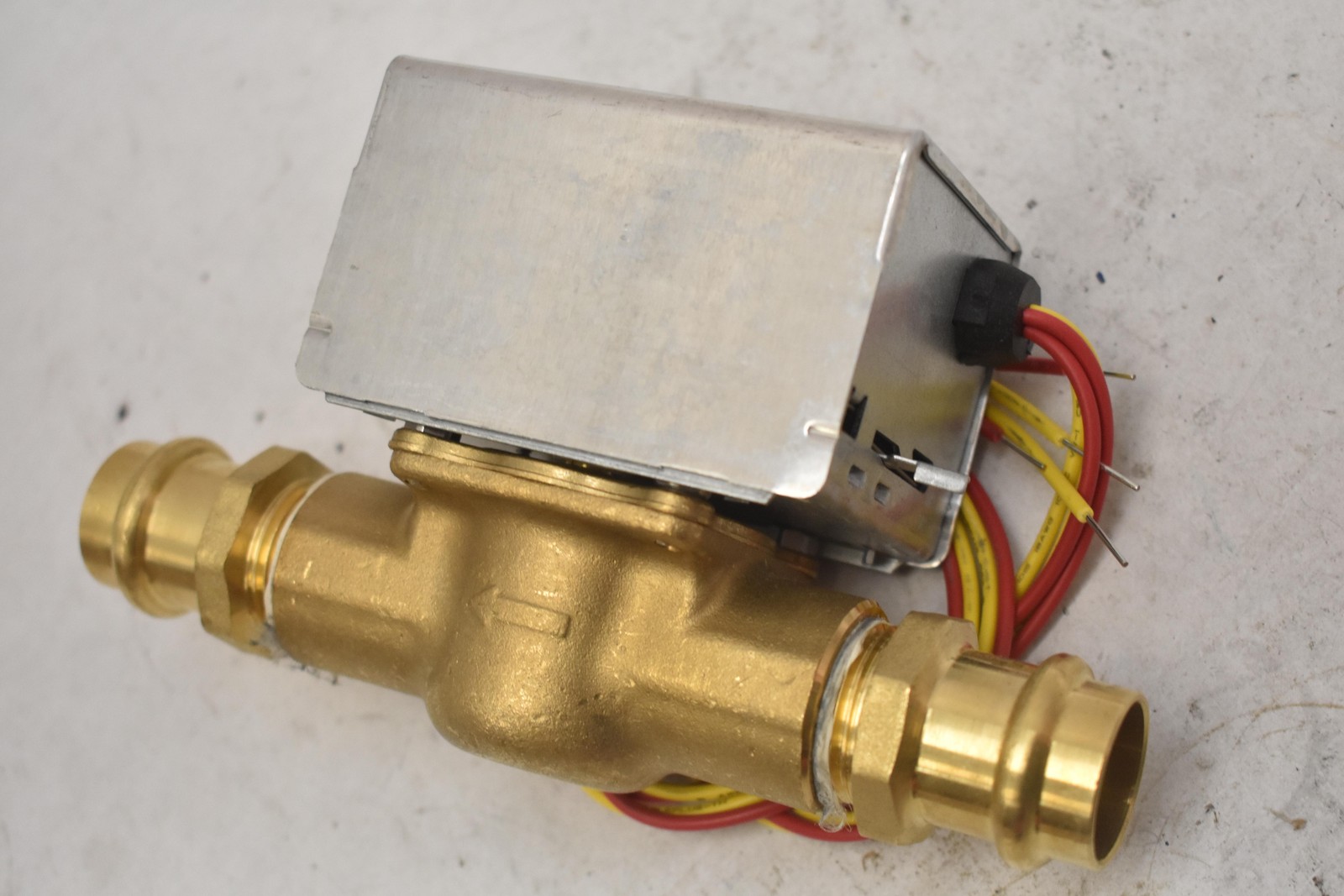 Honeywell Home V8043E1412/U Motorized Zone Valve 3/4 In Press Brass Hungary HVAC