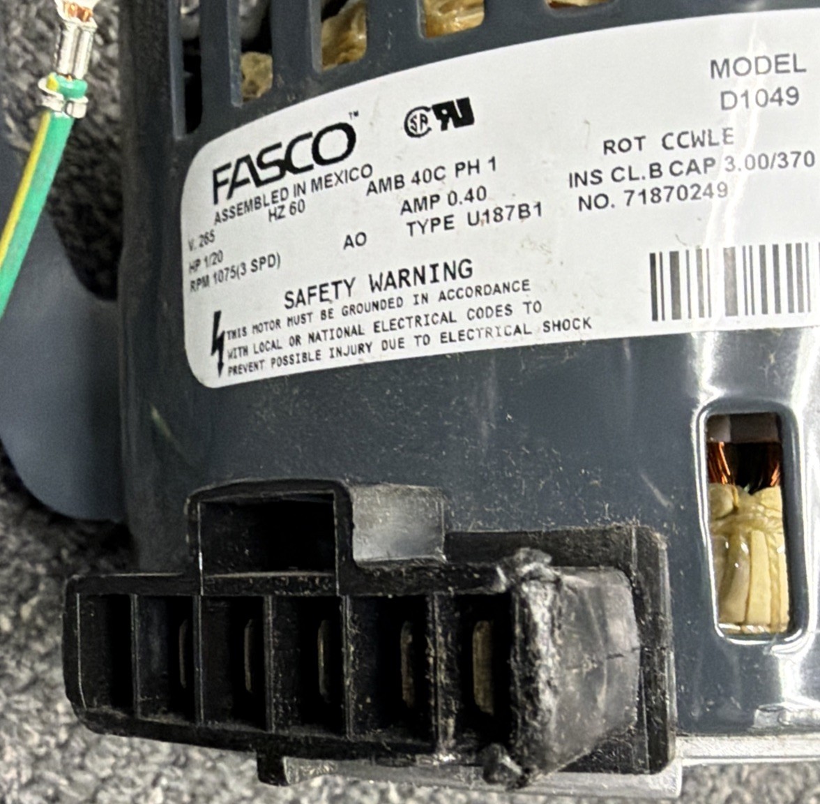 FASCO D1049 OEM Condenser Fan Motor 265V, 1/20 HP, 3 Speeds Minor Damage Photo