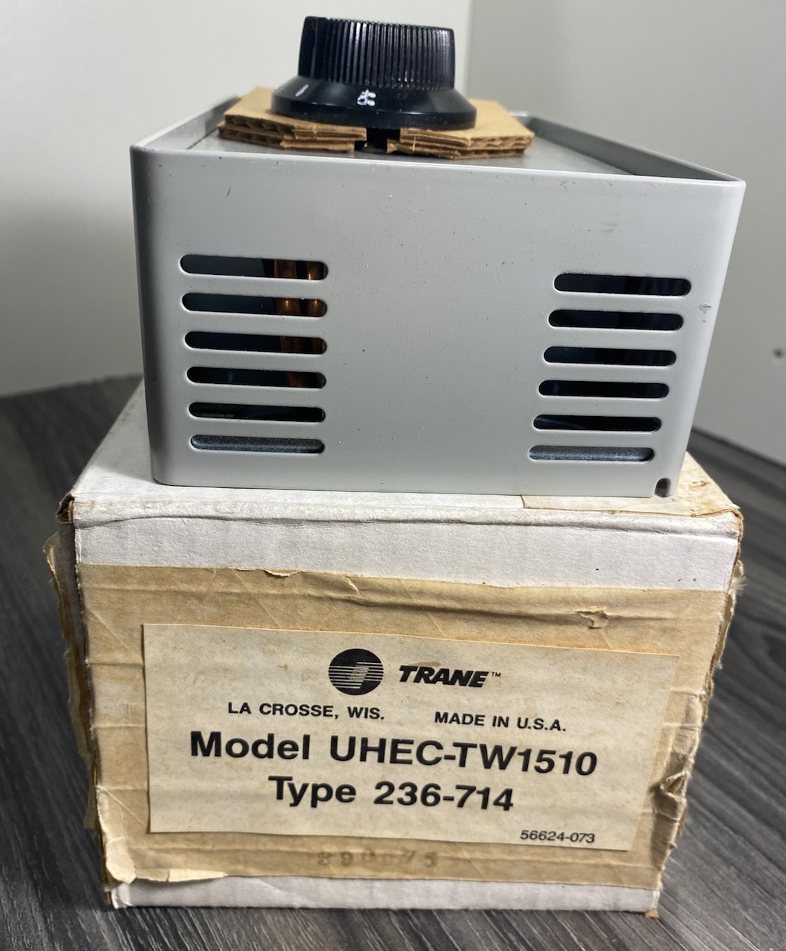 Trane UHEC-TW1510 Line-Voltage Thermostat Type 236-714 P/N 56624-073 25A 277V