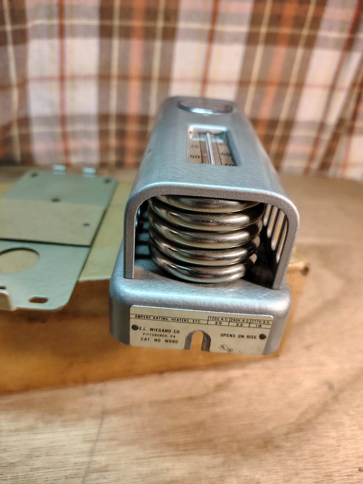 Chromalox WR80 Room Thermostat 25A 40F to 80F 120/277V