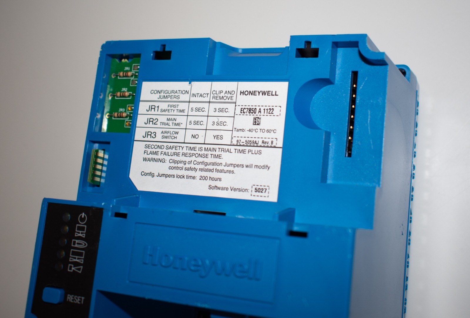 Honeywell EC7850A1122 burner control relay, zero hours usage, 1-year warranty.