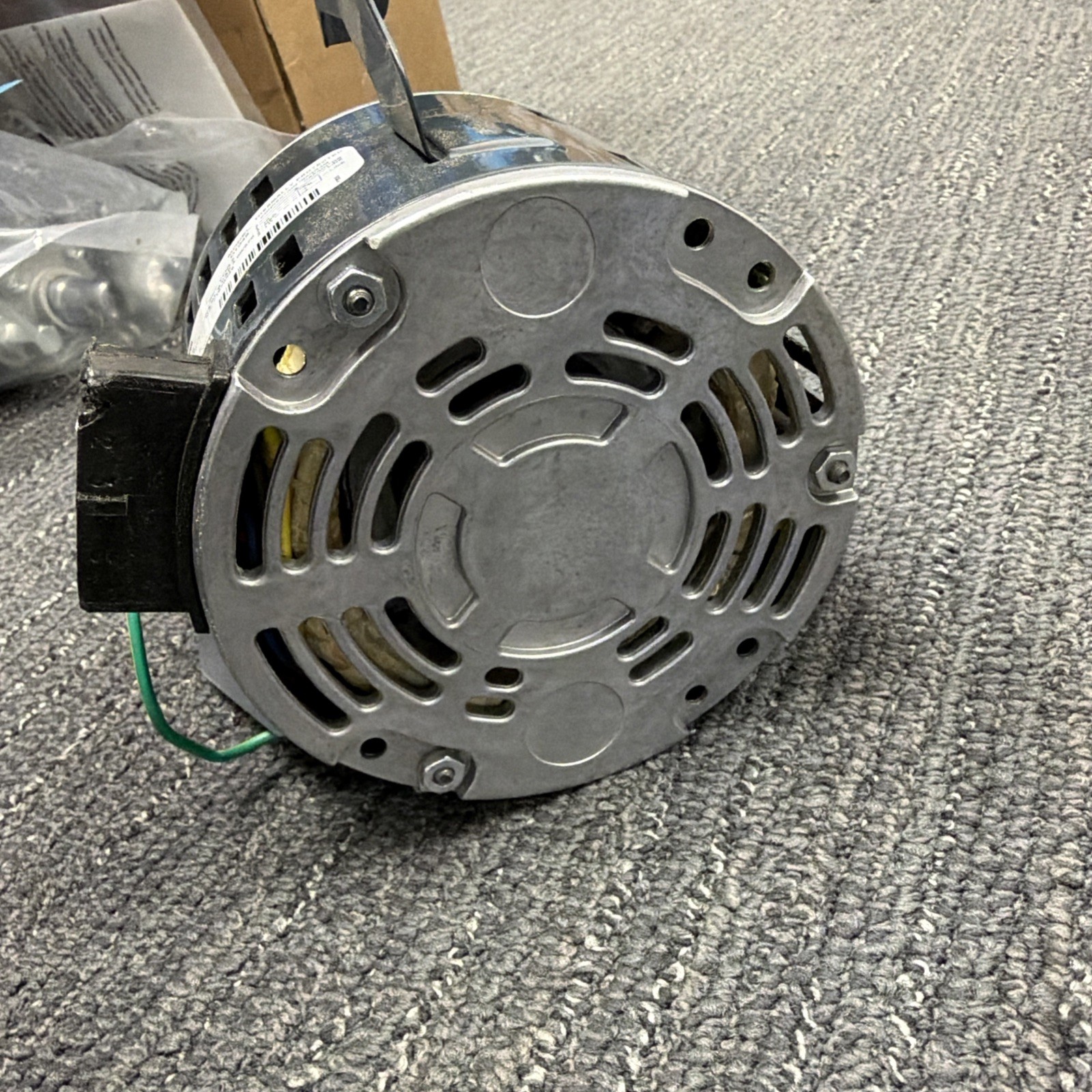 FASCO D1049 OEM Condenser Fan Motor 265V, 1/20 HP, 3 Speeds Minor Damage Photo