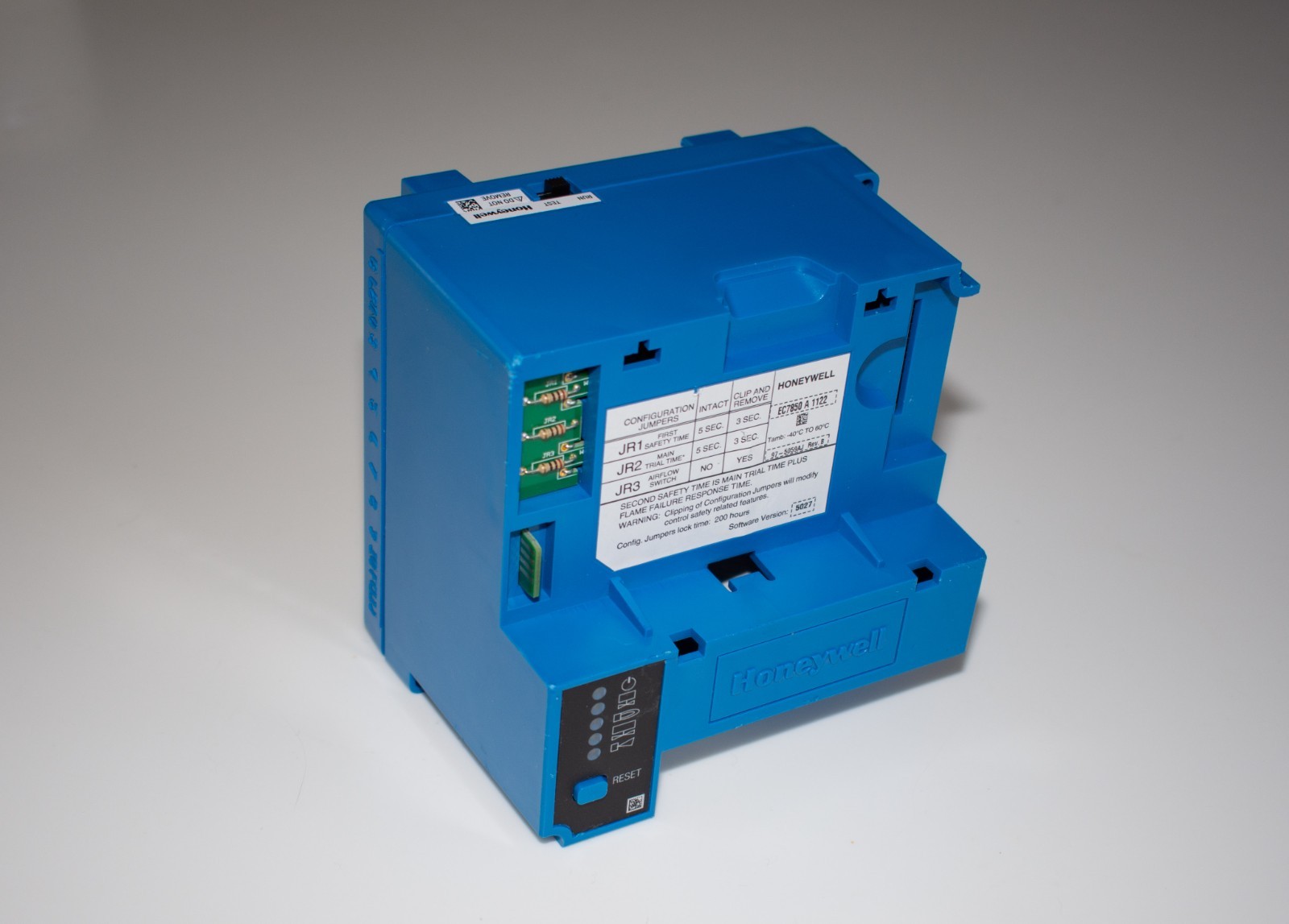 Honeywell EC7850A1122 burner control relay, zero hours usage, 1-year warranty.