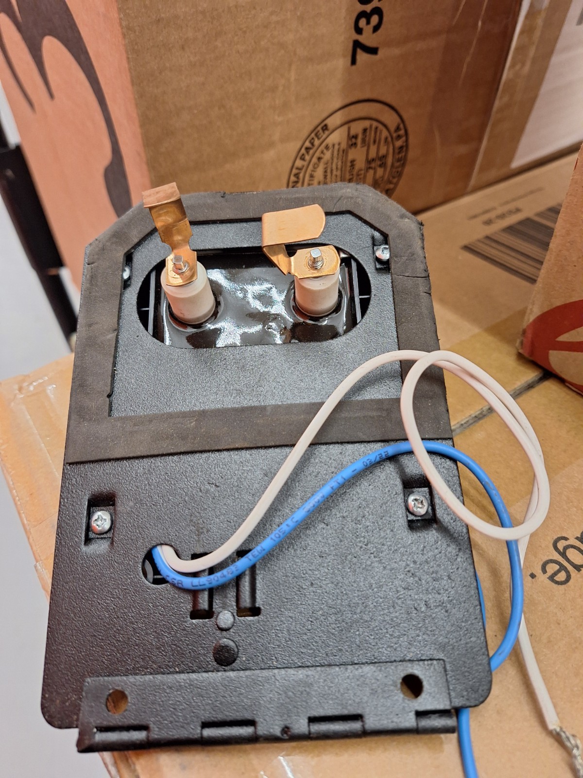 Beckett 51826U Electronic Oil Igniter for Carlin 100 Burners. MISSING SMALL NUTS