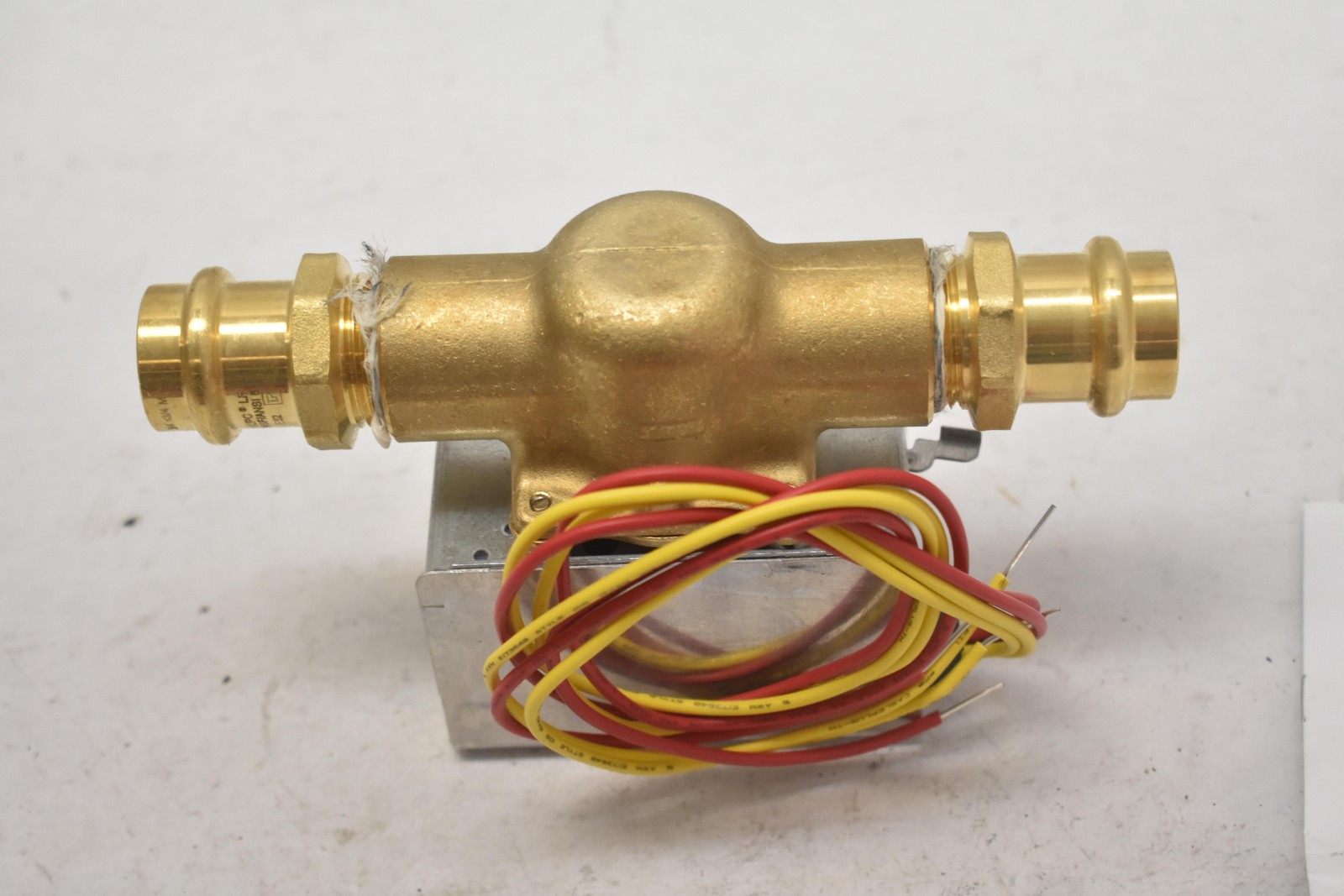 Honeywell Home V8043E1412/U Motorized Zone Valve 3/4 In Press Brass Hungary HVAC