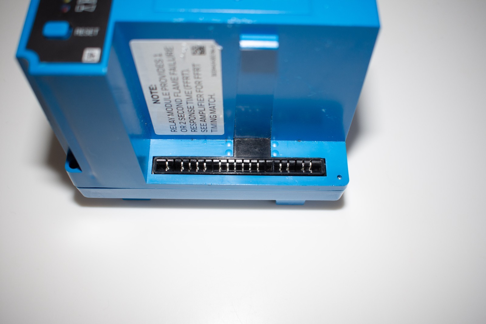 Honeywell EC7850A1122 burner control relay, zero hours usage, 1-year warranty.