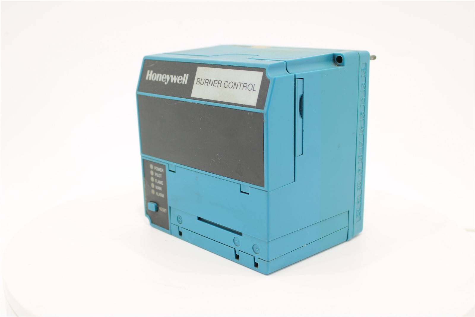 Honeywell RM7890A1015 w/ R7847A1033 7800 Series Burner Control | 120V AC