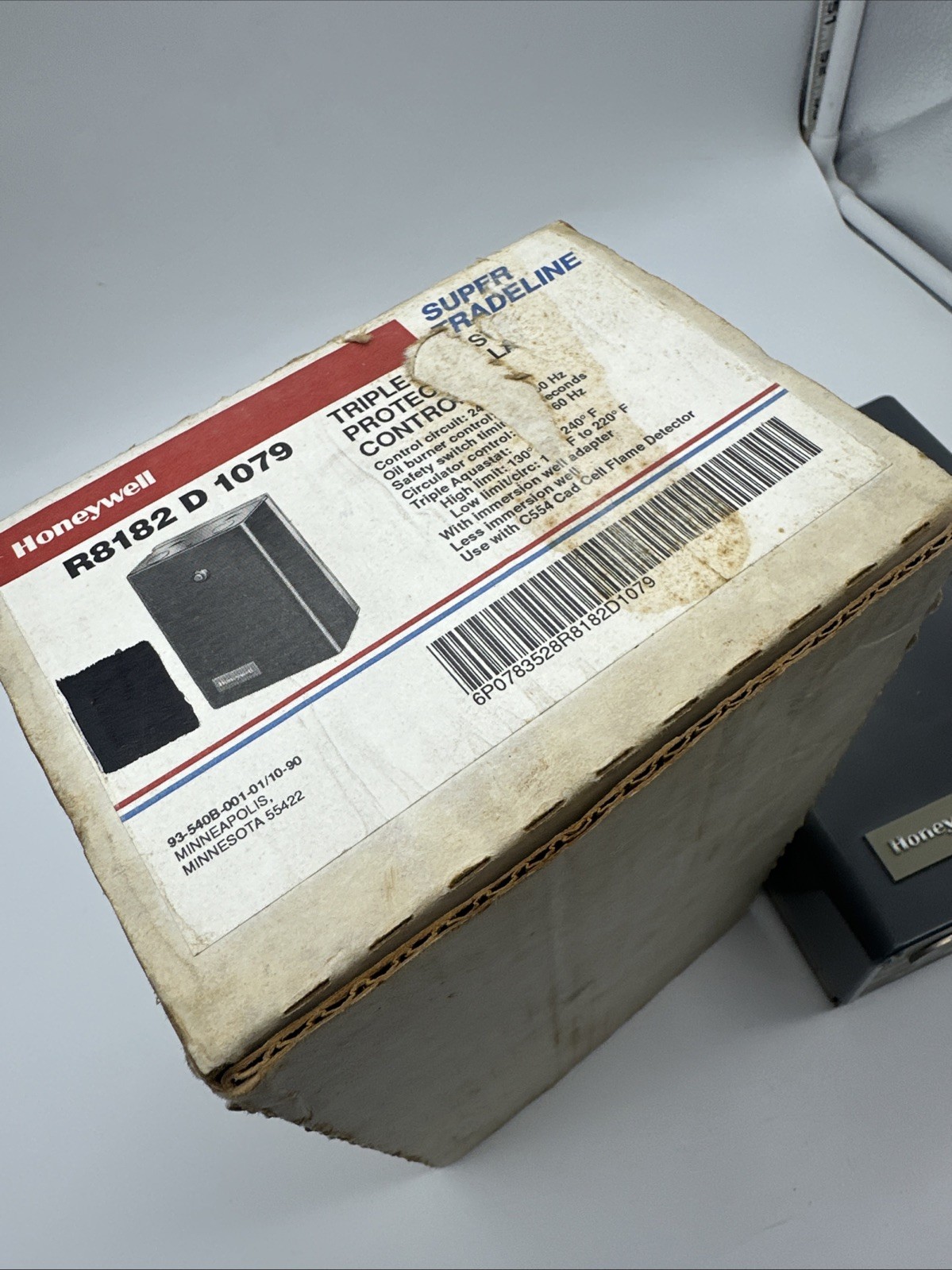 R8182D1079 Honeywell protectorelay control oil burner hydronic boiler UNTESTED