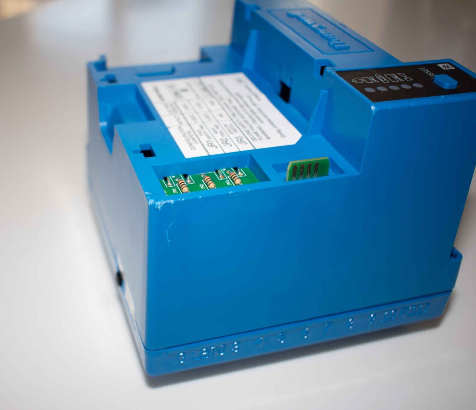 Honeywell EC7850A1122 burner control relay, zero hours usage, 1-year warranty.