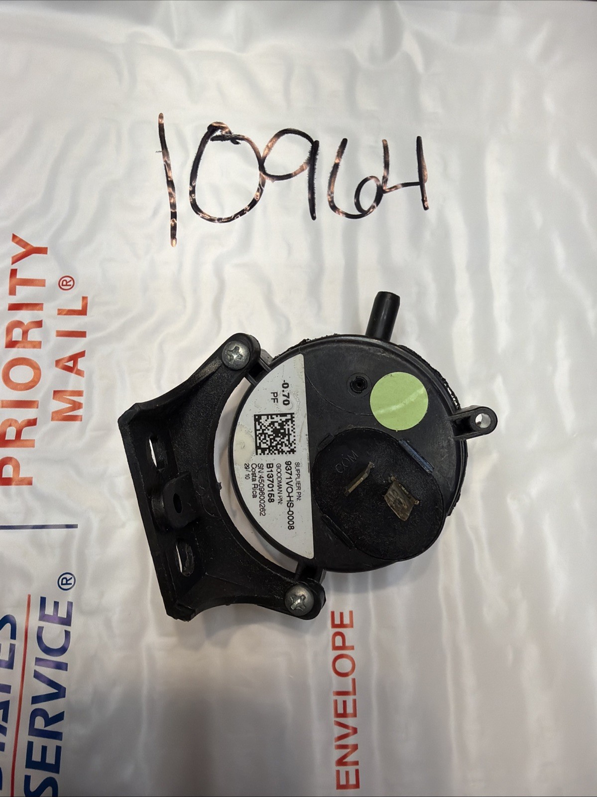OEM GOODMAN B1370158 FURNACE PRESSURE SWITCH HVAC USA SELLER FREE SHIPPING