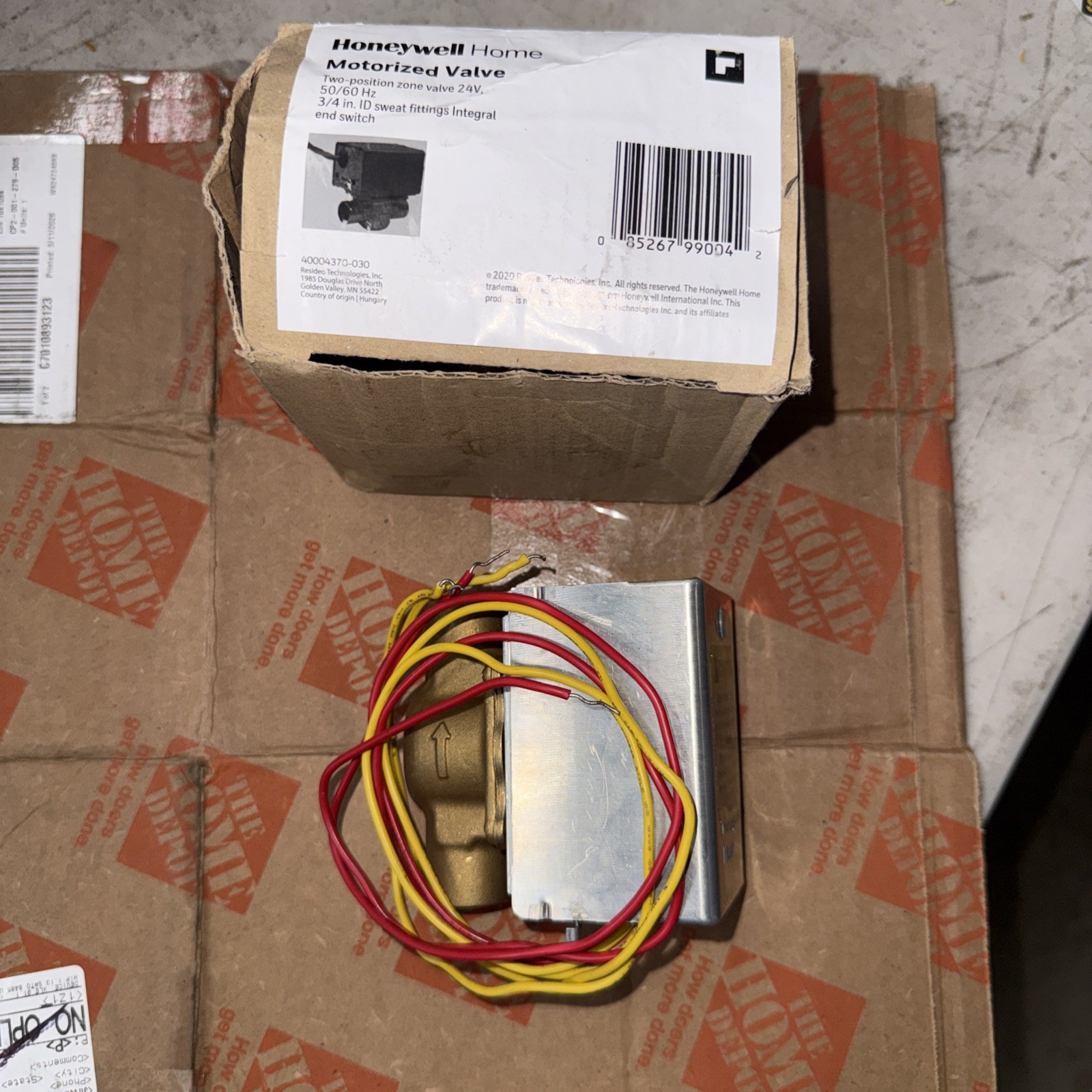 Honeywell Home Motorized Valve model V8043E1012 Brand New
